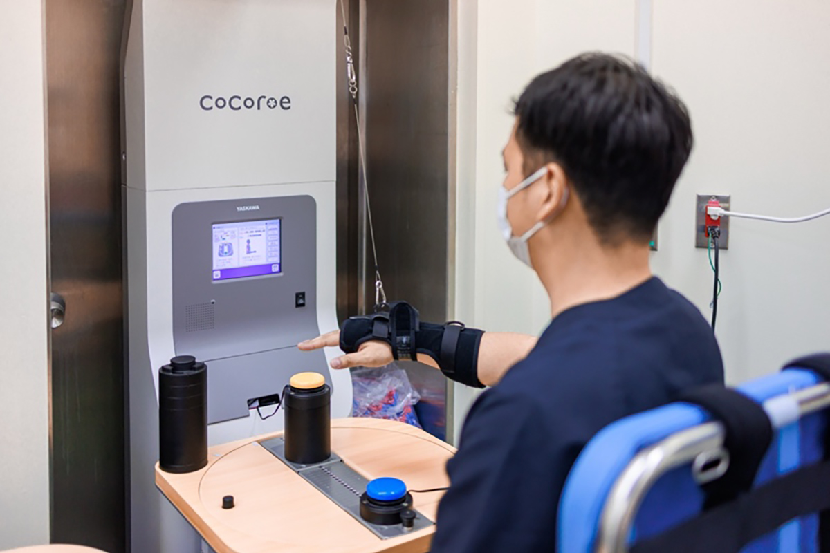 上肢リハビリ装置CoCoroe AR2